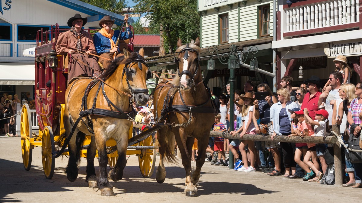 O Fotomagazin / Pullman City 2016